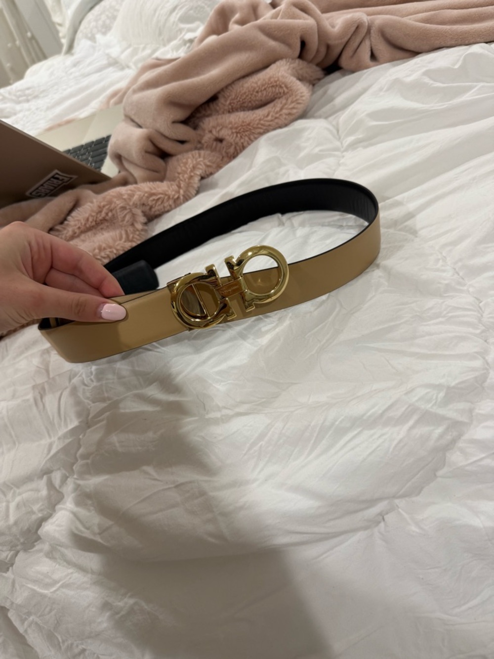 Authentic Ferragamo Beige Gold Buckle Leather Belt comes with original box - Picture 5 of 6